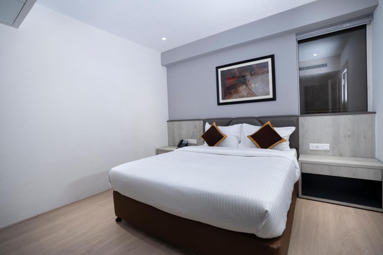 Hotel Poiisse Kalkuta Zewnętrze zdjęcie