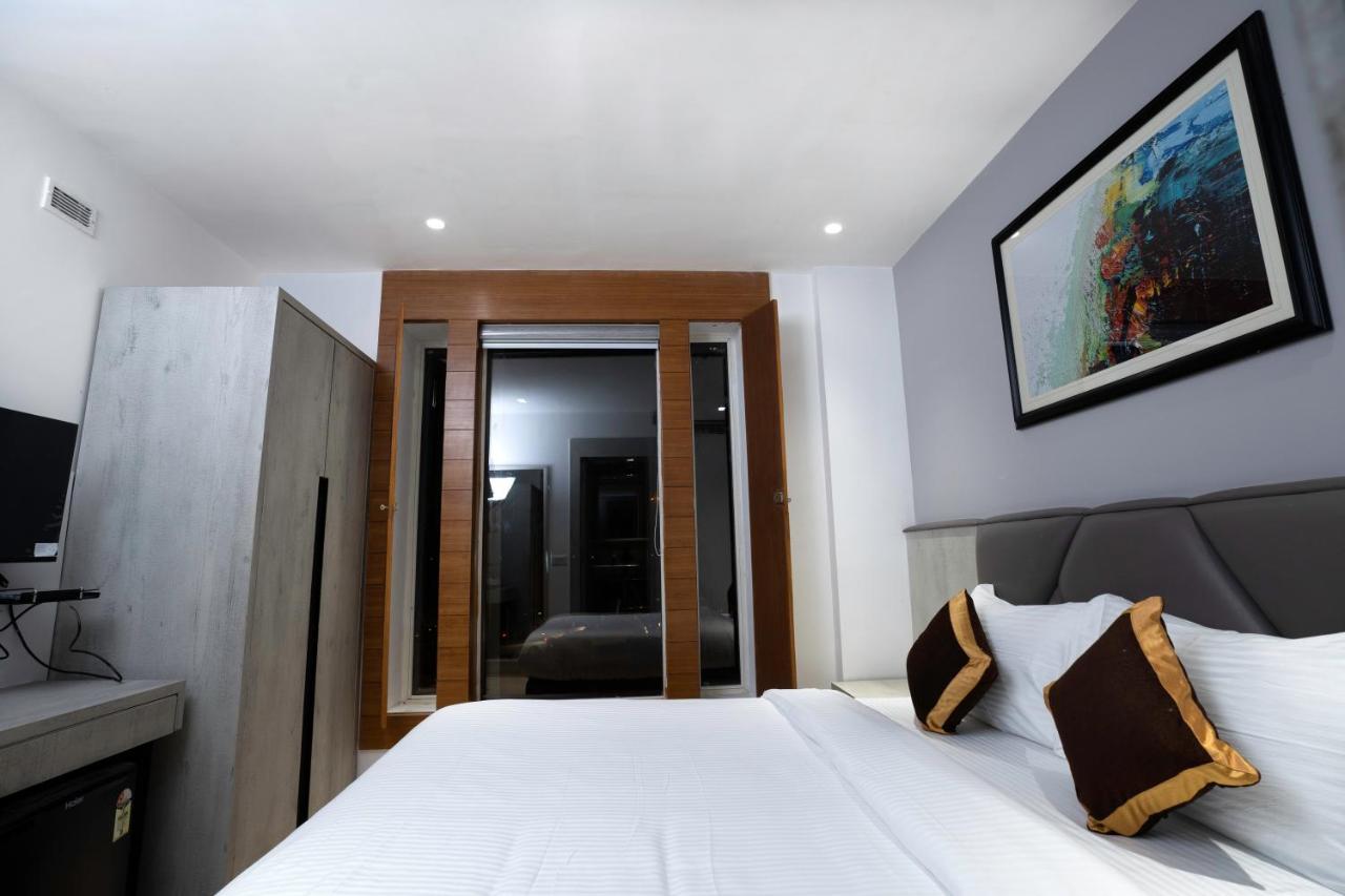 Hotel Poiisse Kalkuta Zewnętrze zdjęcie