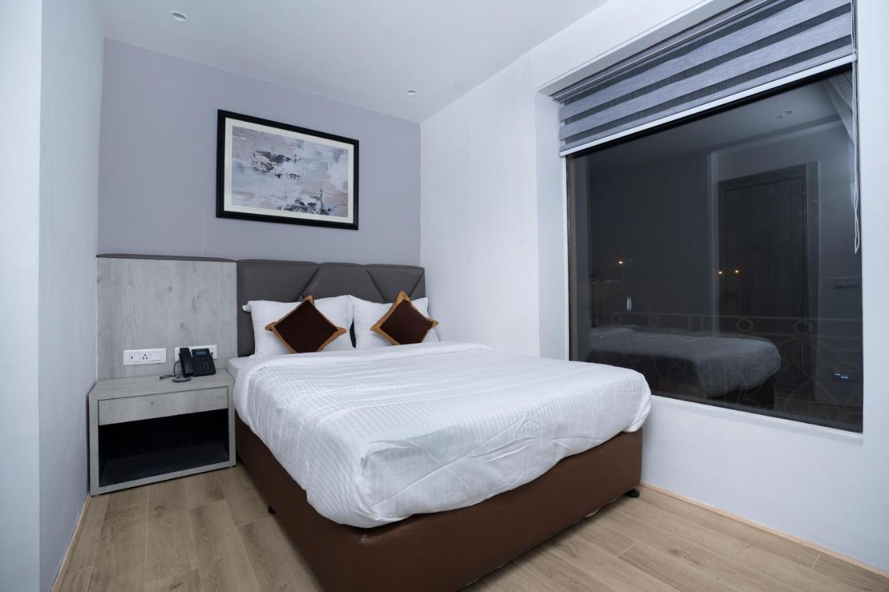Hotel Poiisse Kalkuta Zewnętrze zdjęcie